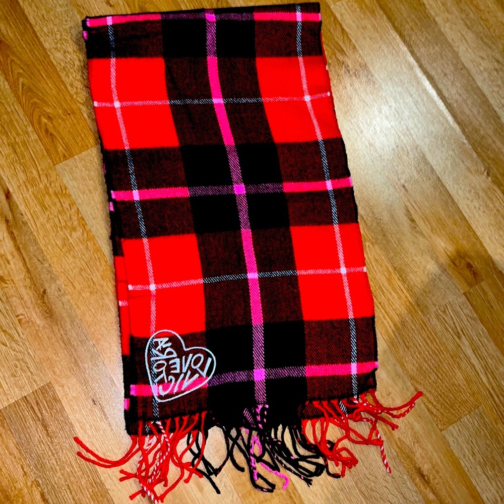 BRAND NEW!! VICTORIA SECRET SCARF